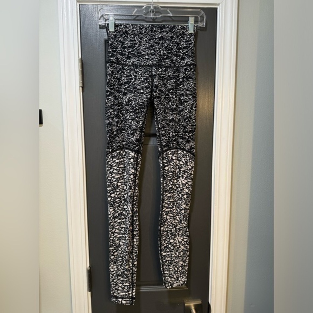 Lululemon leggings women's size 4 EUC